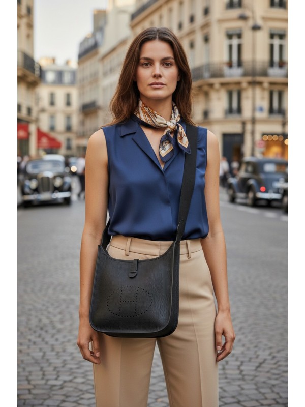 에블린 Evelyn 29 TC (Taurillon Clemence) 89 블랙(Black) 실버 하드웨어